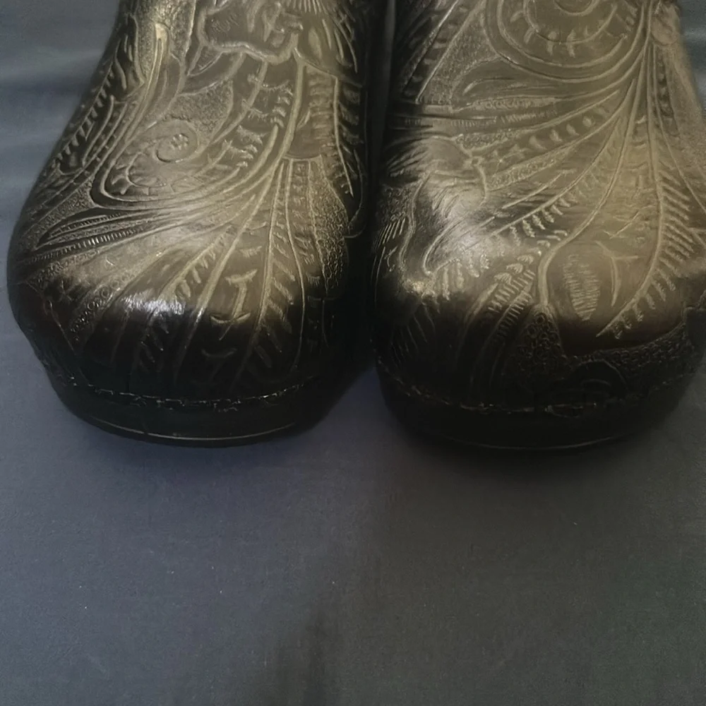 Dansko black leather with flower patterns size 40. - Picture 12 of 12